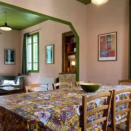 Casa Bauxells 아파트호텔