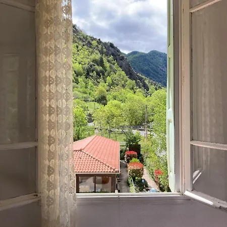 Casa Bauxells Apart-hotel Sahorre